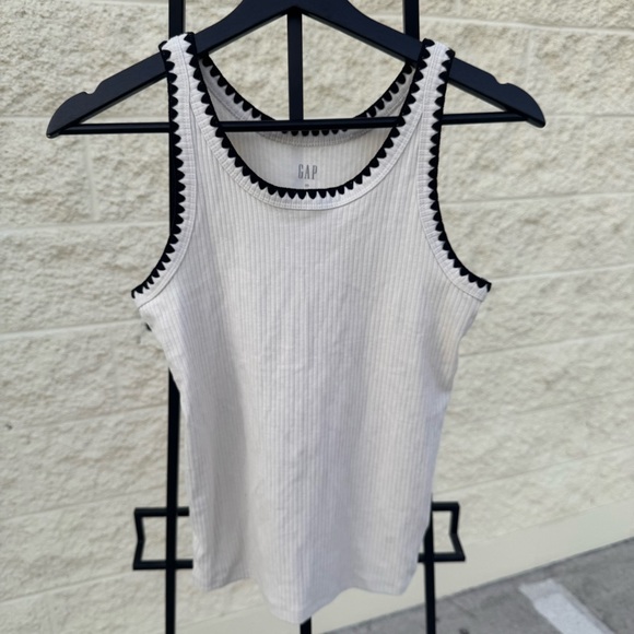 Gap Ribbed Scoopneck Tank Top Size XS - Picture 4 of 5